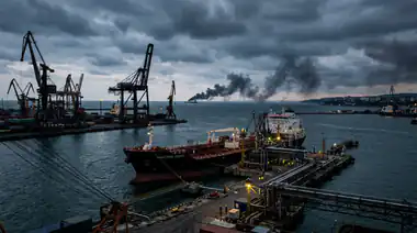 Explosion vor Rumäniens Küste: Brennender Tanker bedroht die Schwarzmeer-Schifffahrt